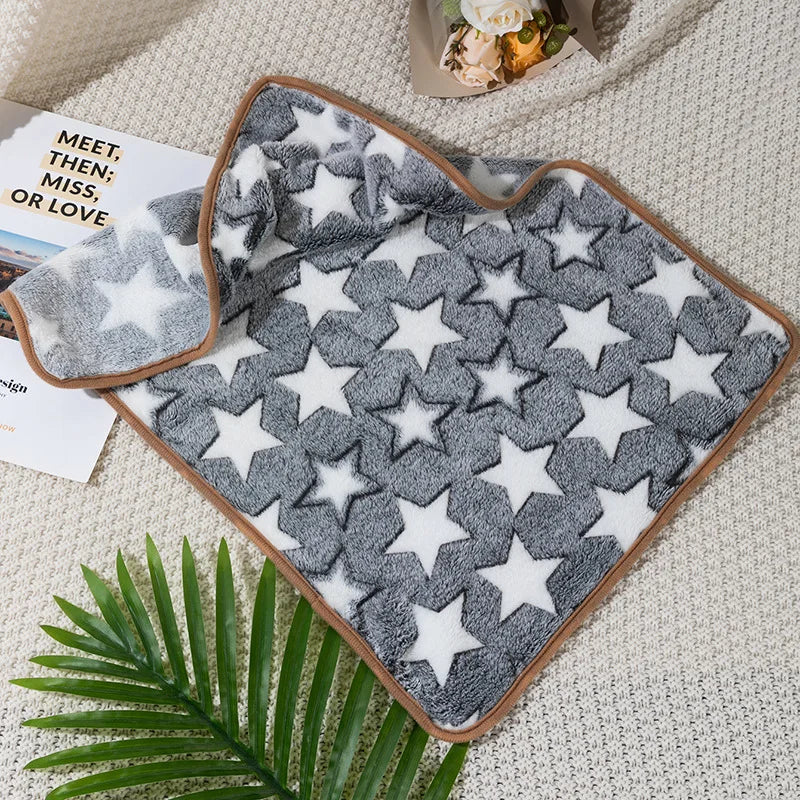 Pet Blanket Soft Fluffy Flannel Dog Sleeping Blanket Winter Warm Pet Mat Warm Comfortable Blanket for Cat Dog Pet Supplies